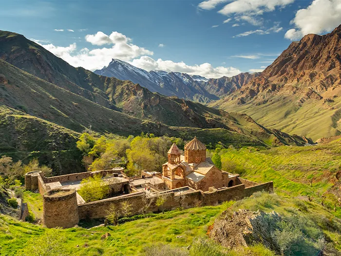 کلیسای سرخ آباد