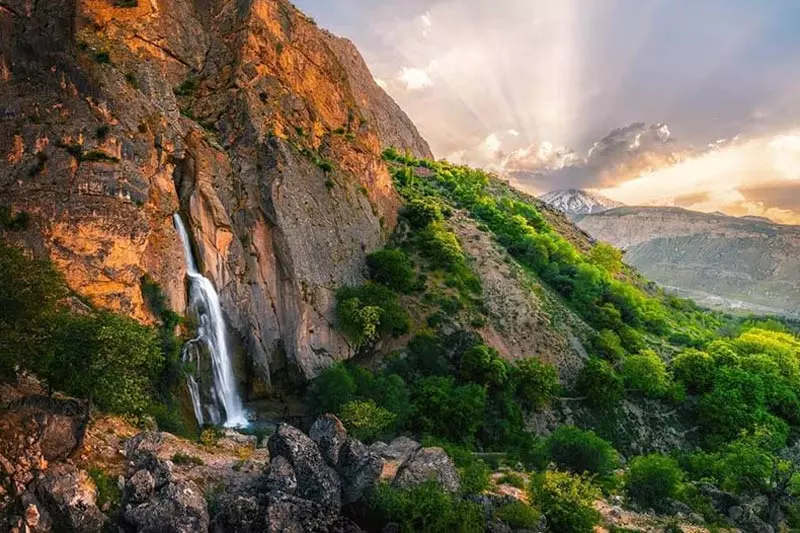آبشار کمرد